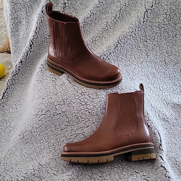 Boots - Picture 1 of 3